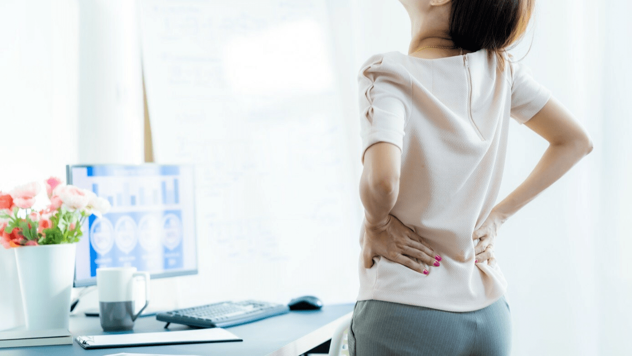 Osteohondrozo ledvene hrbtenice spremljajo bolečine in nelagodje v ledvenem delu